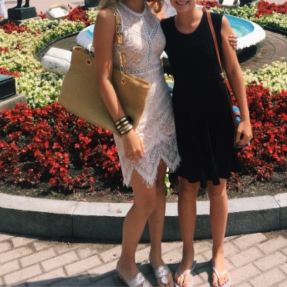 ~Stunning ~White Lace Dress! ~Size Small 2-4~ - Picture 5 of 9